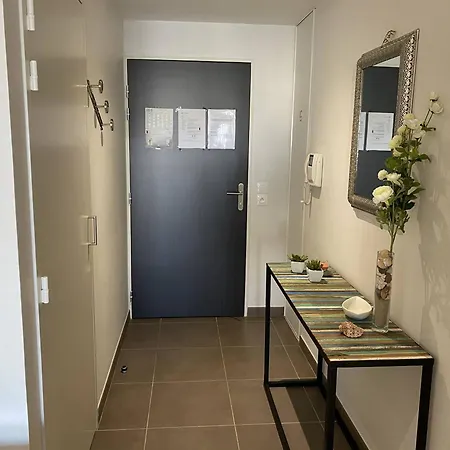 - T2 Bord De - Centre-ville Avec Parking - Fr-1-738-33 Apartamento