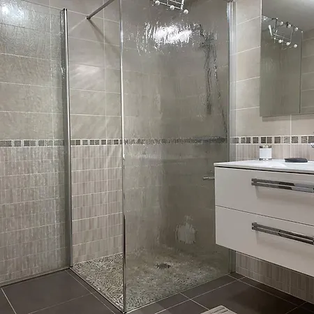 Apartamento - T2 Bord De - Centre-ville Avec Parking - Fr-1-738-33 *
