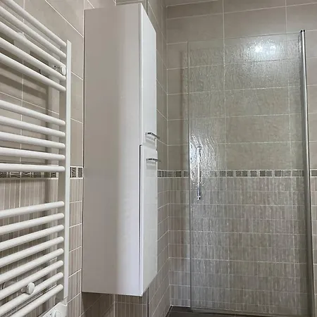 - T2 Bord De - Centre-ville Avec Parking - Fr-1-738-33 *