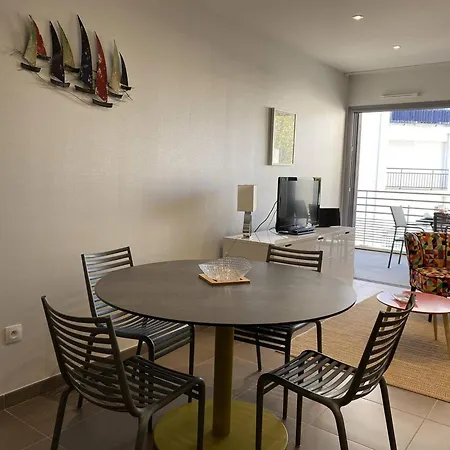 Apartment - T2 Bord De - Centre-ville Avec Parking - Fr-1-738-33 *