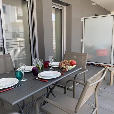 - T2 Bord De - Centre-ville Avec Parking - Fr-1-738-33 Apartment