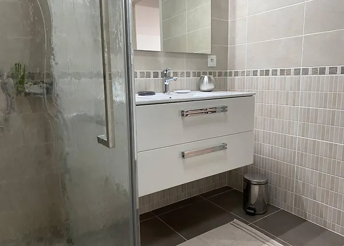 - T2 Bord De - Centre-ville Avec Parking - Fr-1-738-33 Apartment Royan