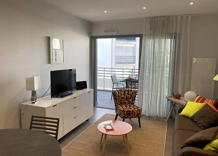 - T2 Bord De - Centre-ville Avec Parking - Fr-1-738-33 Royan