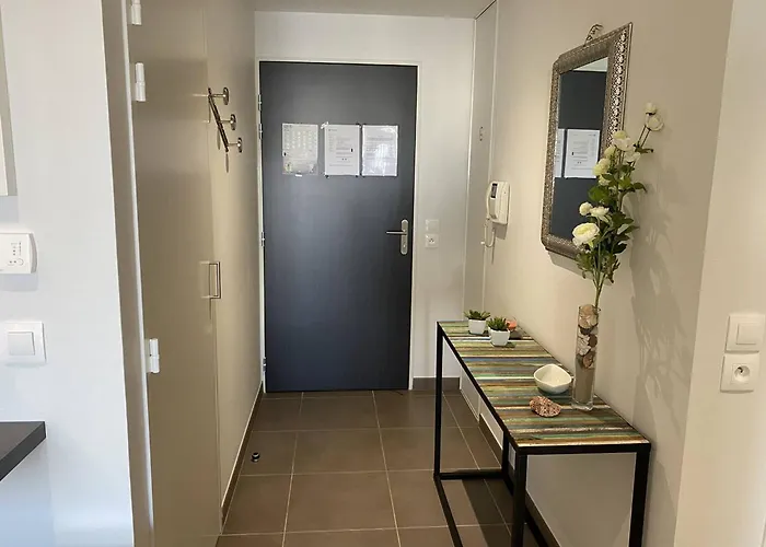 - T2 Bord De - Centre-ville Avec Parking - Fr-1-738-33 Apartment