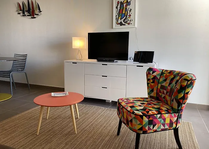 - T2 Bord De - Centre-ville Avec Parking - Fr-1-738-33 Apartment