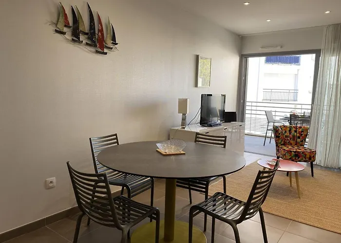 Apartment - T2 Bord De - Centre-ville Avec Parking - Fr-1-738-33 *