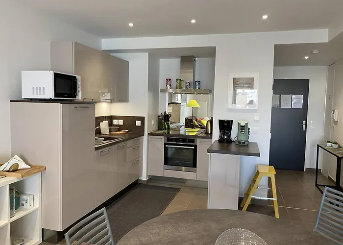 - T2 Bord De - Centre-ville Avec Parking - Fr-1-738-33 Apartment